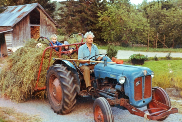 Arne_HAndeland_mTraktor_1974.jpg